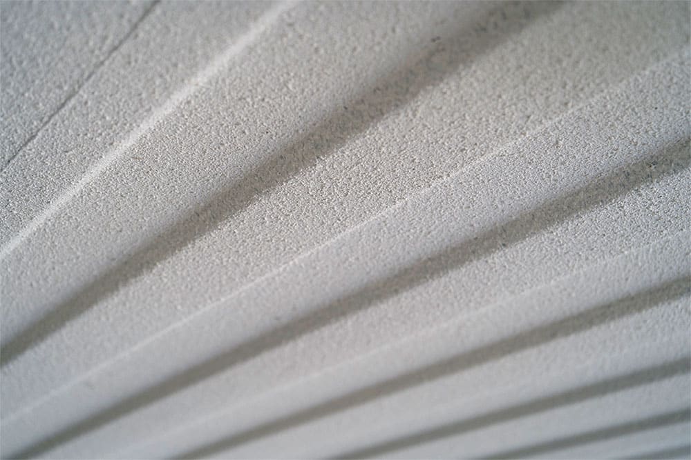 An anti-condensation desiccant spray is applied to the ceiling of all Boxwell containers.